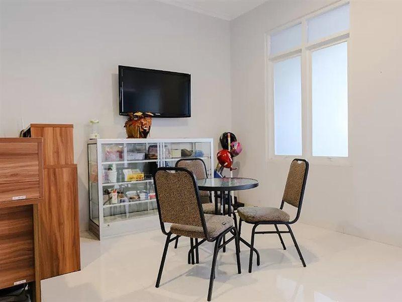 Super Oyo 995 Alice'S Homestay Syariah Jembel Exterior foto